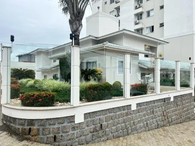 Casa com 3 Quartos à venda, 241m² no Barreiros, São José