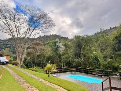 Casa com 5 Quartos para venda ou aluguel, 1200m² no Itaipava, Petrópolis