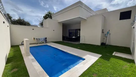 Casa com 3 Quartos para alugar, 215m² no Jardim Karaíba, Uberlândia