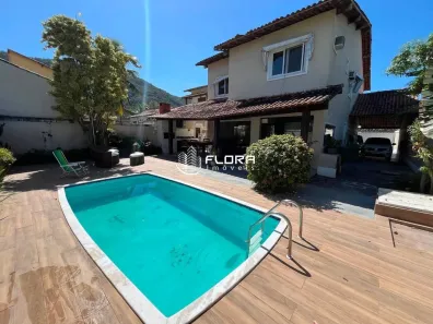 Casa com 4 Quartos à venda, 253m² no Piratininga, Niterói