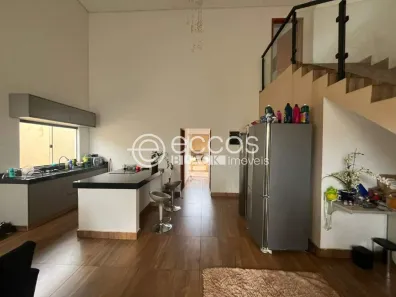 Casa com 3 Quartos à venda, 194m² no Jardim Ipanema, Uberlândia