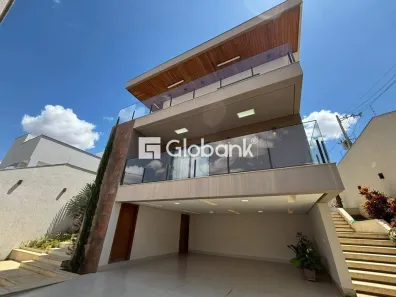 Casa com 3 Quartos à venda, 400m² no Ibituruna, Montes Claros