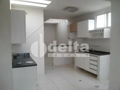 Imóvel Comercial com 3 Quartos para alugar, 83m² no Santa Mônica, Uberlândia