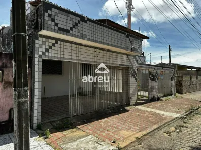 Casa com 6 Quartos à venda, 240m² no Candelária, Natal