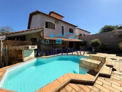 Casa com 4 Quartos para alugar, 300m² no Elite, Resende