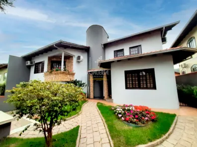 Sobrado com 4 Quartos à venda, 272m² no Iririú, Joinville