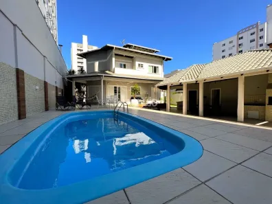 Sobrado com 6 Quartos à venda, 381m² no Vila Operária, Itajaí