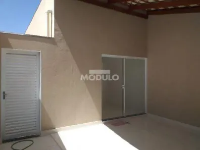 Casa com 3 Quartos para alugar, 70m² no Santa Rosa, Uberlândia
