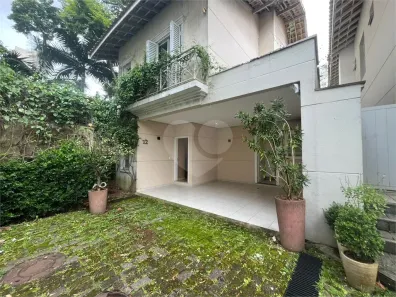 Casa de Condomínio com 3 Quartos à venda, 240m² no Jardim Vitória Régia, São Paulo