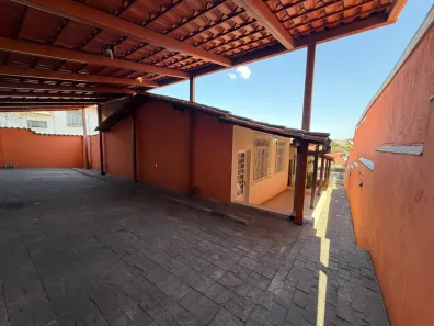 Casa com 3 Quartos para alugar, 120m² no Santa Mônica, Belo Horizonte