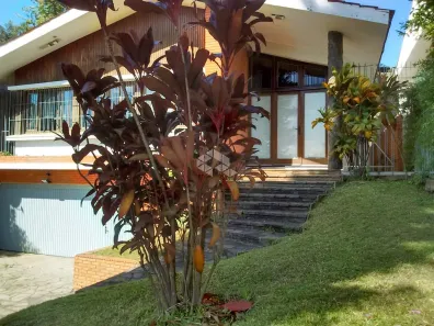 Casa com 4 Quartos à venda, 300m² no Três Figueiras, Porto Alegre