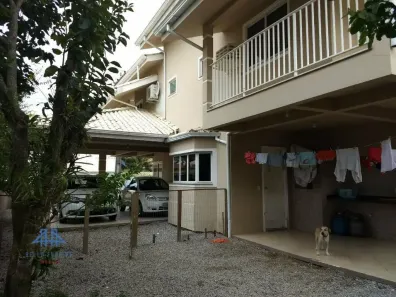 Casa com 3 Quartos à venda, 250m² no Carianos, Florianópolis