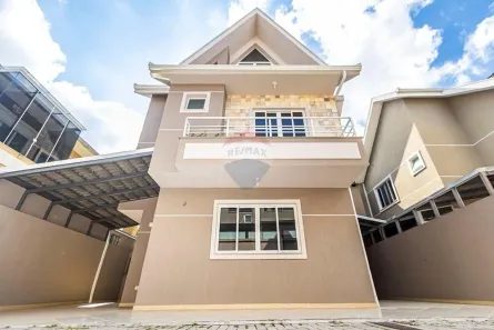 Sobrado com 3 Quartos à venda, 124m² no Uberaba, Curitiba