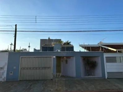 Sobrado com 4 Quartos à venda, 219m² no Residencial Cambuy, Araraquara