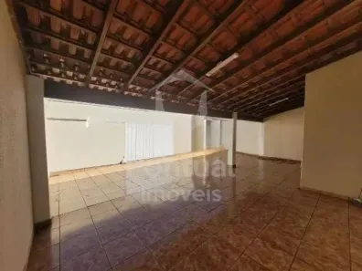 Casa com 3 Quartos para alugar, 200m² no Nossa Senhora Aparecida, Uberlândia