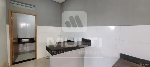 Casa com 3 Quartos para alugar, 136m² no Laranjeiras, Uberlândia
