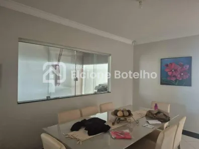 Casa com 3 Quartos à venda, 250m² no Segismundo Pereira, Uberlândia