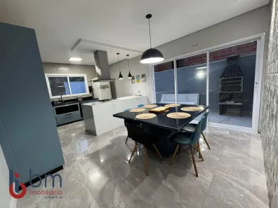 Casa com 3 Quartos para alugar, 140m² no São Lourenço, Bertioga