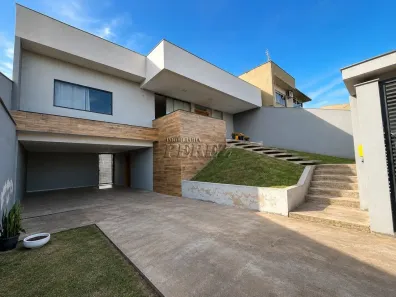 Sobrado com 3 Quartos à venda, 177m² no Jardim dos Estados, Londrina