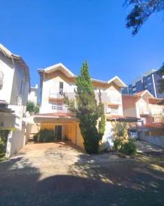 Sobrado com 3 Quartos à venda, 250m² no Granja Viana, Cotia