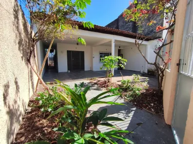 Casa com 4 Quartos para alugar, 200m² no Cajueiros, Macaé