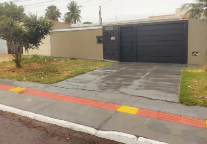 Casa com 2 Quartos à venda, 130m² no Vila Marcos Roberto, Campo Grande