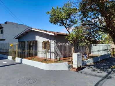 Casa com 3 Quartos para alugar, 110m² no Centro, Arapongas