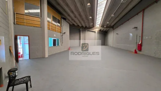 Galpão/Depósito/Armazém para alugar, 650m² no Ferrazópolis, São Bernardo do Campo
