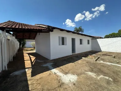 Casa com 3 Quartos para alugar, 100m² no Jardim Europa, Goiânia