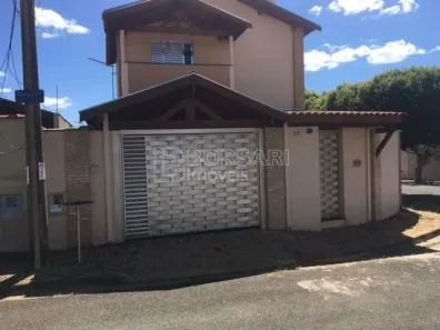 Sobrado com 3 Quartos à venda, 234m² no Jardim Gardênias, Araraquara