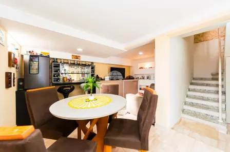 Sobrado com 3 Quartos à venda, 156m² no Capão Raso, Curitiba