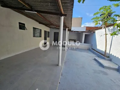 Casa com 2 Quartos à venda, 80m² no Luizote de Freitas, Uberlândia