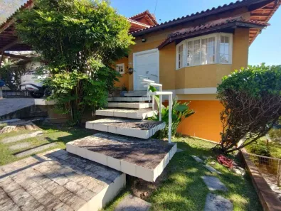 Casa de Condomínio com 3 Quartos à venda, 242m² no Badu, Niterói