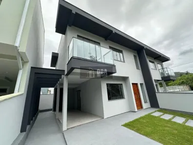 Sobrado com 3 Quartos à venda, 100m² no Forquilhas, São José