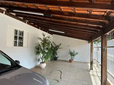 Casa com 3 Quartos à venda, 123m² no Presidente Roosevelt, Uberlândia