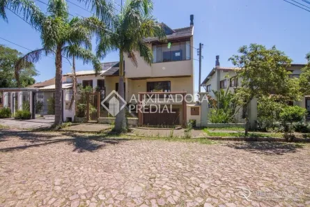 Casa com 3 Quartos para alugar, 331m² no Teresópolis, Porto Alegre