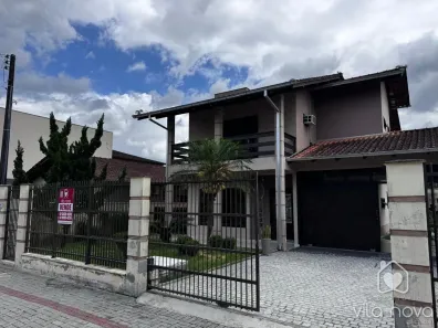 Casa com 3 Quartos à venda, 280m² no Vila Nova, Joinville