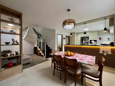 Sobrado com 3 Quartos à venda, 102m² no Guilhermina, Praia Grande