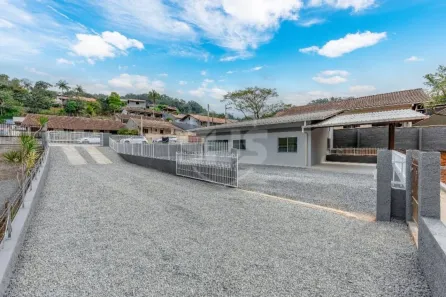 Casa com 3 Quartos para alugar, 159m² no Velha Central, Blumenau