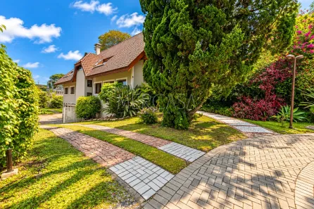Casa de Condomínio com 3 Quartos para alugar, 420m² no Santo Inácio, Curitiba