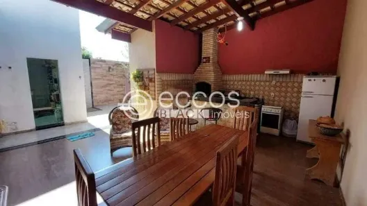 Casa com 3 Quartos à venda, 202m² no Jardim Holanda, Uberlândia