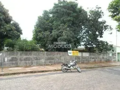 Lote/Terreno para alugar, 810m² no Presidente Roosevelt, Uberlândia
