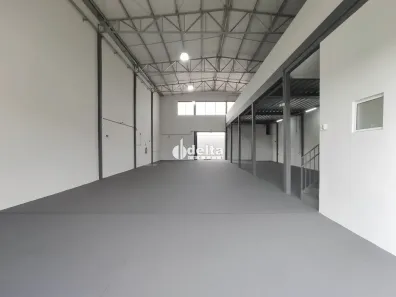 Ponto Comercial para alugar, 400m² no Novo Mundo, Uberlândia