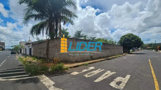 Lote/Terreno à venda, 360m² no Santa Mônica, Uberlândia