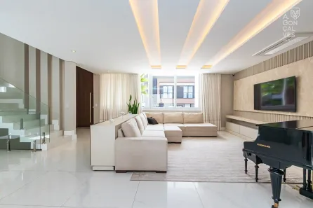 Casa de Condomínio com 4 Quartos à venda, 345m² no Santo Inácio, Curitiba