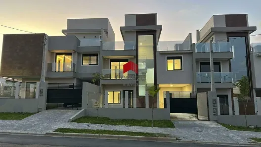 Sobrado com 3 Quartos à venda, 156m² no Uberaba, Curitiba
