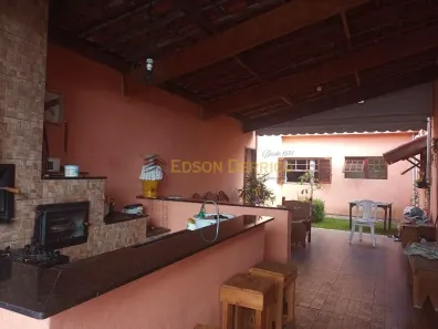 Sobrado com 4 Quartos à venda, 199m² no Jardim Rosely, Pindamonhangaba