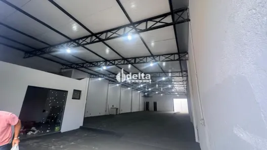 Ponto Comercial para alugar, 272m² no Granada, Uberlândia