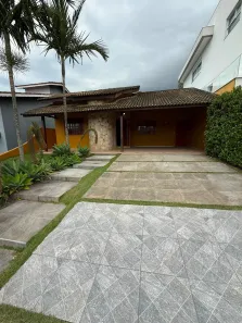 Casa com 3 Quartos para alugar, 360m² no Parque Residencial Itapeti, Mogi das Cruzes
