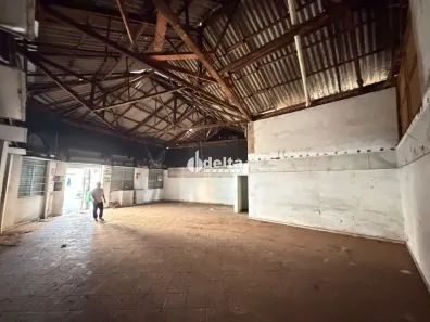 Ponto Comercial para alugar, 437m² no Centro, Uberlândia